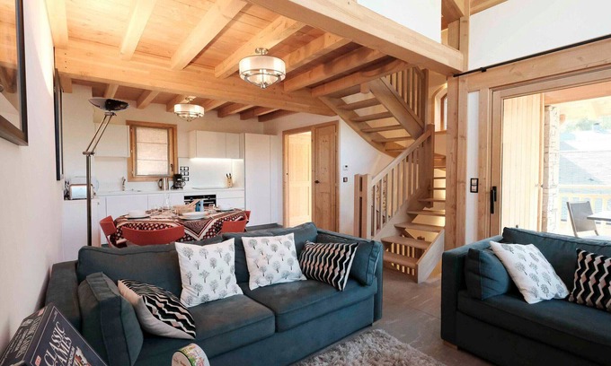 Saint-Martin-de-Belleville Ski Chalet | Chalet Serendipity · Ski-in/Ski-out · Covered Parking · Free Wifi · Sauna