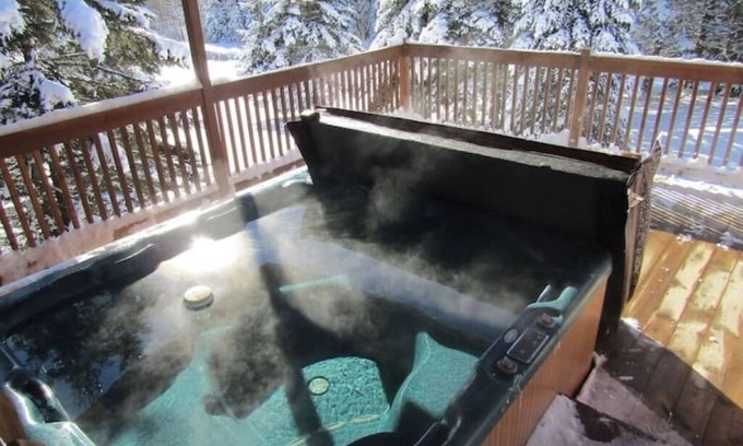 Saint-Luc-de-Bellechasse Ski Chalet | Chalet au TOIT VERT/Private spa 4p
