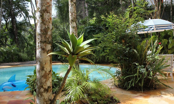 Petropolis House | Chale season rental with forest around