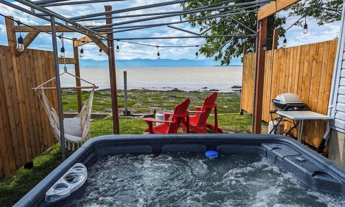 Cap-Saint-Ignace Ski Chalet | Chalet #10 - Spa with river view & Fireplace
