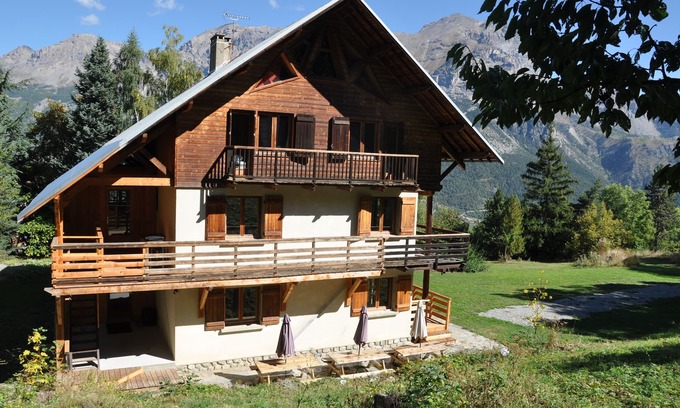 Puy-Saint-Vincent Ski Chalet | Chalet 15 pers, 7bedrooms/7bathrooms/9wc,sauna, games room