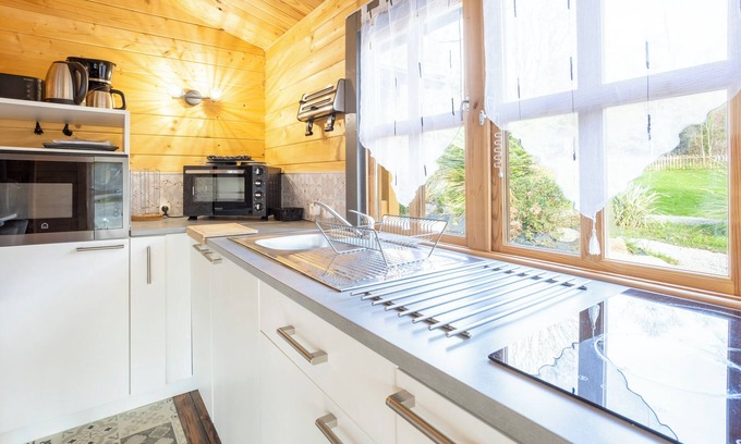 Cast Ski Chalet | Chalet '15min Des Plages Et Baie Douarnenez' with Private Terrace and Private Garden