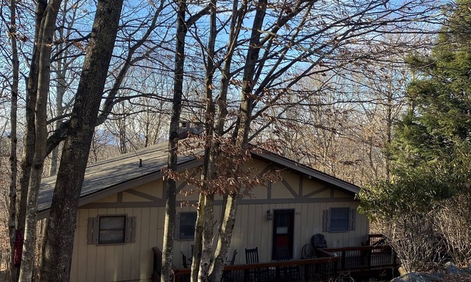 Beech Mountain Ski Chalet | Chalet - 2 king bed, 2ba, Ski, Golf, Tennis, Hike, Mountain Bike, Fish.