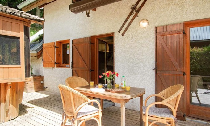 Venosc Ski Chalet | Chalet, 250m from ski lifts, fitness, sauna, terrace, balcony, fireplace or stove, tv, 130m²