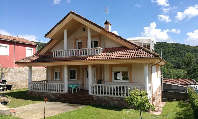 La Robla Ski Chalet | Chalet 360 mt indoor pool and barbecue in La Robla (León)