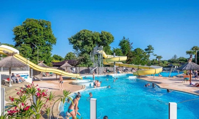 Saint-Hilaire-de-Riez Ski Chalet | Chalet 4 étoiles - Piscine - eeccei