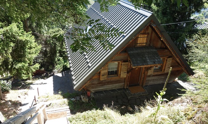 Huez-en-Oisans Ski Chalet | Chalet 6 to 8 pers. facing south with view, ideal for family with children