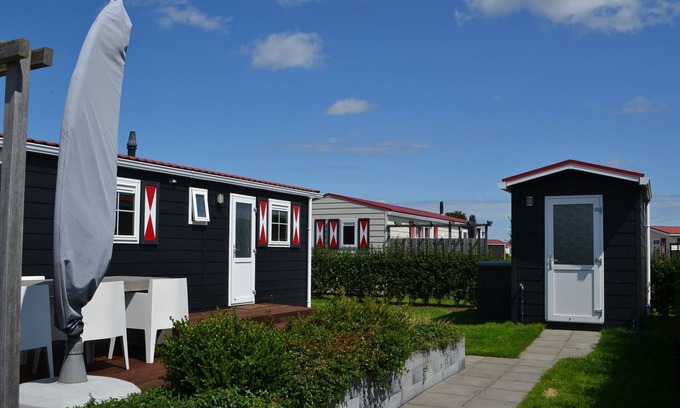 Serooskerke Ski Chalet | Chalet 76 in Zeeland on a child-friendly campsite, close to the beach