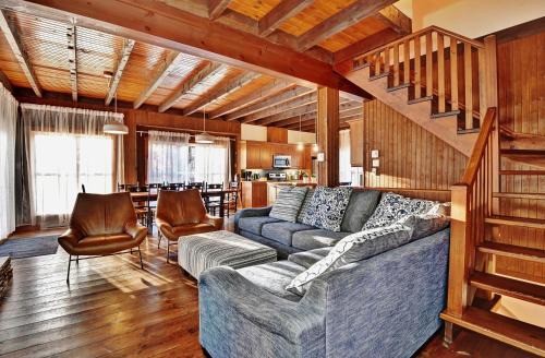 Stoneham Ski Chalet | Chalet 9006 Chemin des Alpages by Les Chalets Alpins