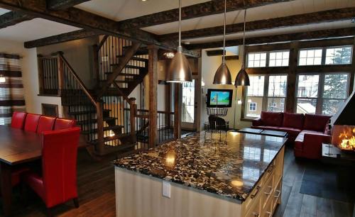 Stoneham Ski Chalet | Chalet 9013 Chemin des Alpages by Les Chalets Alpins