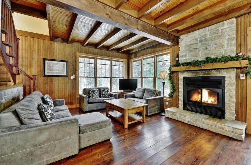 Stoneham Ski Chalet | Chalet 9019 Chemin des Alpages by Les Chalets Alpins