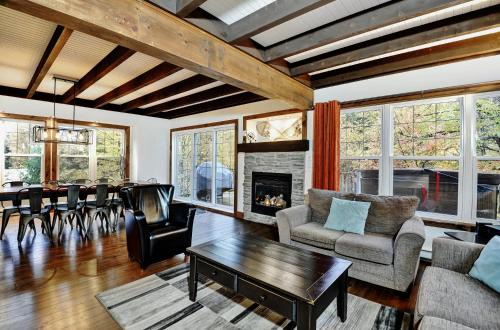 Stoneham Ski Chalet | Chalet 9029 Chemin des Alpages by Les Chalets Alpins