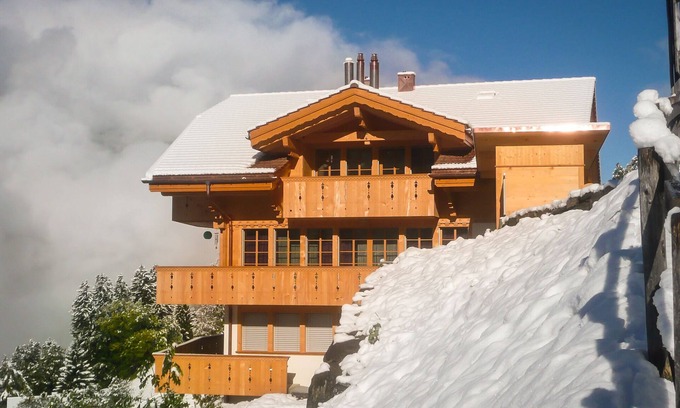 Wengen Ski Chalet | #Chalet Aberot.HOLIDAY FLAT #1 - BEST LOCATION & VIEWS IN TOWN