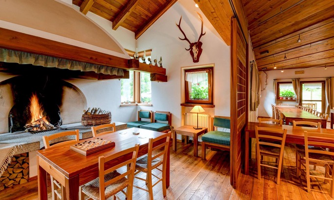 Giustino Ski Chalet | Chalet 'Agriturismo Casa Al Campo' with Mountain View, Private Pool and Wi-Fi