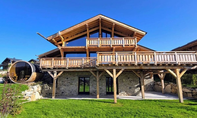 Superbolquere Ski Chalet | Chalet Aguila 5* (NEW) sleeps 12 - XXL. jacuzzi and panoramic sauna