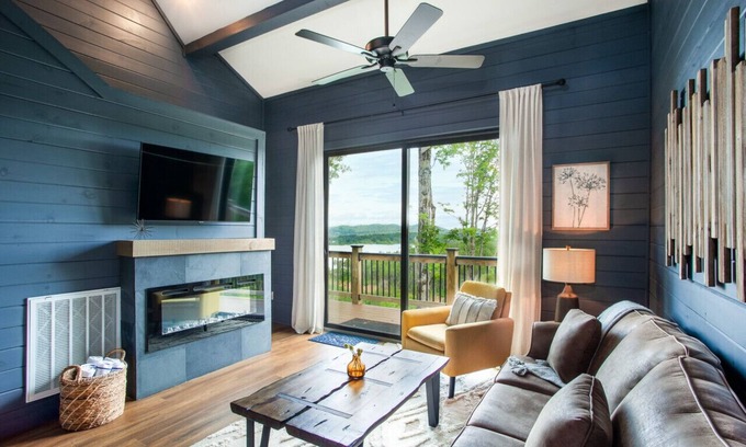 Sevierville Cabin | Chalet Amelia -Lake View+HotTub+Fireplace+Arcade!