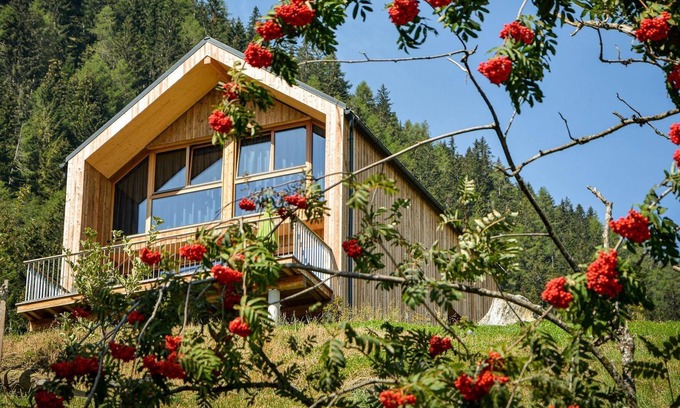 Mallnitz RV Rental | Chalet Ankogel without stone bathtub - HOCHoben camp & explore