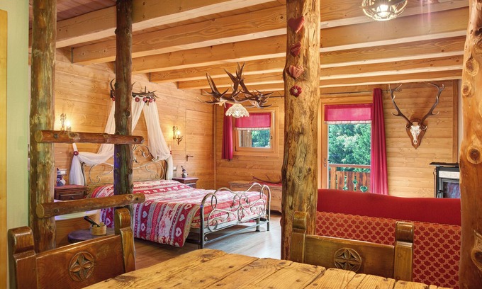 Monno Ski Chalet | Chalet 'Appartamento' with Mountain View, Private Garden and Balcony