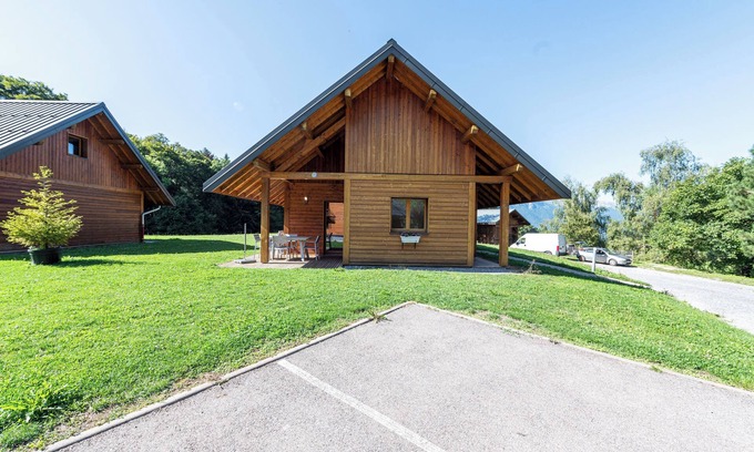 Faverges-Seythenex Ski Chalet | Chalet 'Arclosan - Val De Tamié' with Mountain View, Private Terrace and Wi-Fi