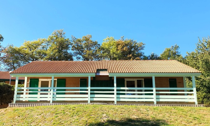 Blavignac Ski Chalet | Chalet "Aster Semaine" with Mountain View, Shared Pool & Wi-Fi