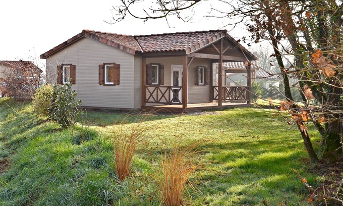 La Chapelle-Hermier Ski Chalet | Chalet at Domaine du Pré with outdoor swimming pool
