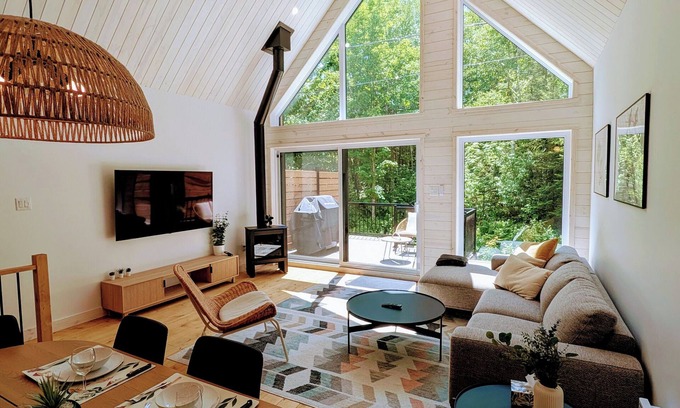 L'Anse-Saint-Jean Ski Chalet | Chalet at Mont-Édouard - Les 3 versants 38-B
