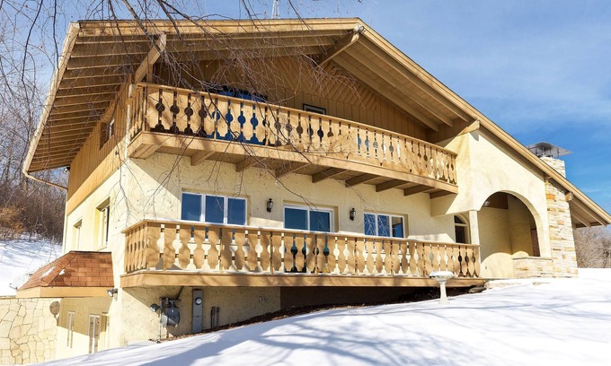 Plymouth House | Chalet at Road America