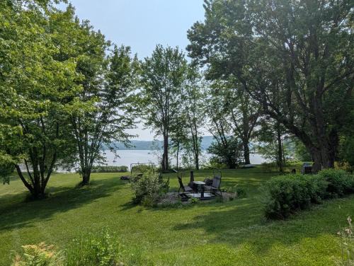 Saint-Remi-de-Tingwick House | Chalet au bord de l'eau Le Nénuphar