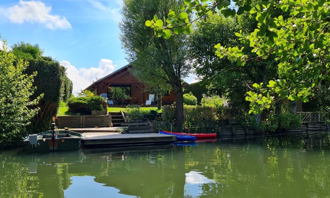 Vinneuf Ski Chalet | Chalet au Bord de l eau ,nature et Confort au Cœur d un Domaine Privé Sécurisé