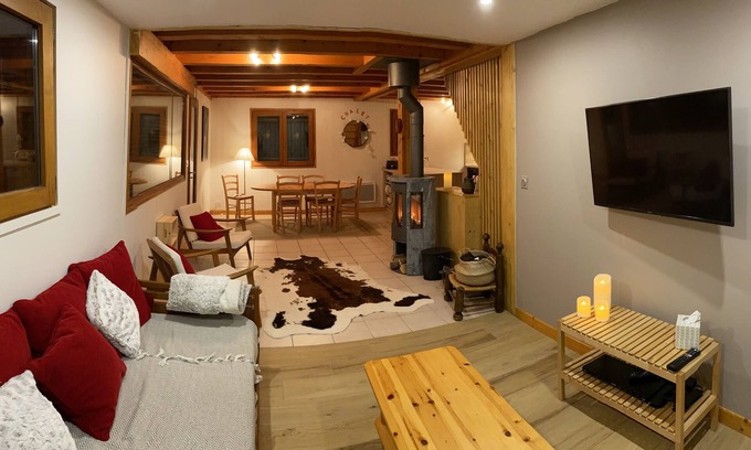 Les Carroz-d'Araches Ski Chalet | Chalet aux Carroz d'Arâches Domaine du Grand massif - sleeps 6