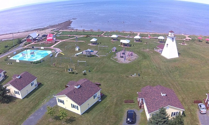 Bas-Caraquet Ski Chalet | Chalet Bas-Caraquet accès à la plage public et à la mer