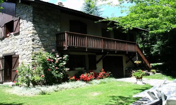 Vallouise-Pelvoux Ski Chalet | Chalet Belvedere-Vallouise - Chalet overlooking Vallouise 9 people
