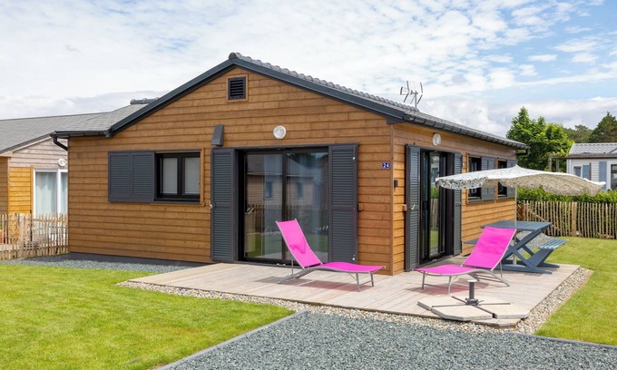Plobannalec-Lesconil Ski Chalet | Chalet 'Bois À 2kms De La Plage' with Private Terrace and Private Garden