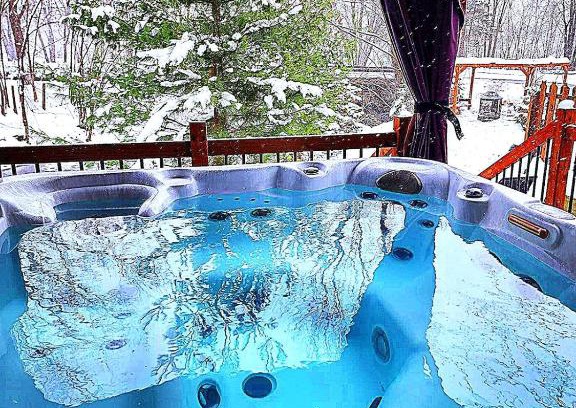 Saint-Remi-de-Tingwick Ski Chalet | Chalet bord de l'eau avec spa