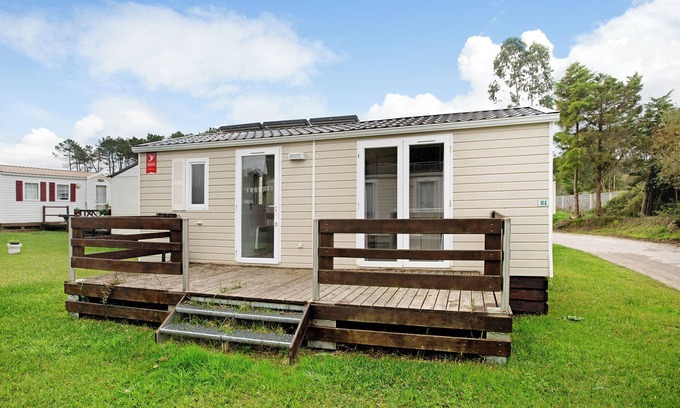 Burinhosa Ski Chalet | Chalet 'Bungalow T2 I I- 15 Min From Nazaré' with Shared Pool, Private Terrace and Air Conditioning