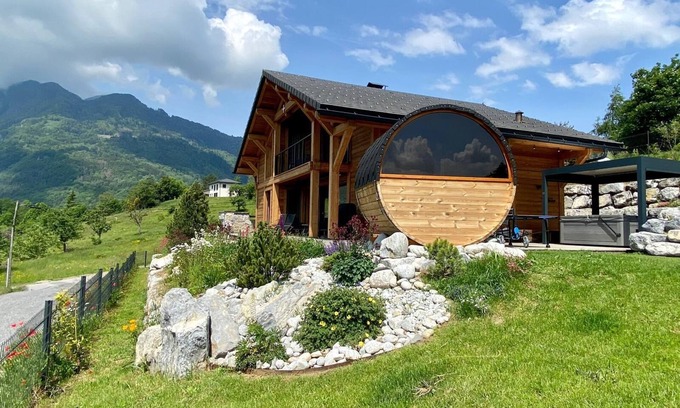 Thyez Ski Chalet | Chalet 'Cœur De Mélèze' with Mountain View, Private Terrace and Wi-Fi