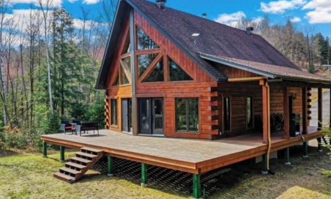 Pointe-au-Chene Ski Chalet | Chalet Lakehouse dreamy and private by the beautiful lake. Close to Montreal