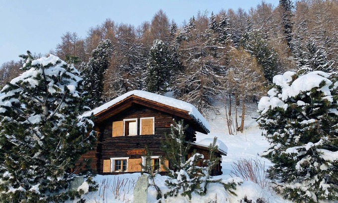 Chandolin Ski Chalet | Chalet ça me Suffit, my little piece of paradise -Outside : small 2-storey-chalet for 2 persons on a