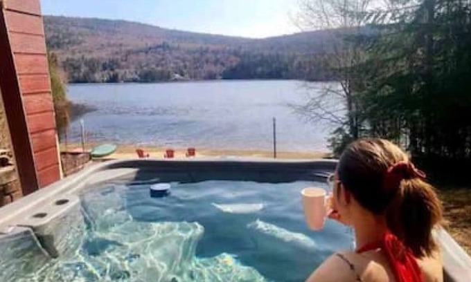 Saint Donat House | Chalet de l'Auberge: Lake with Beach, SPA & Billiards