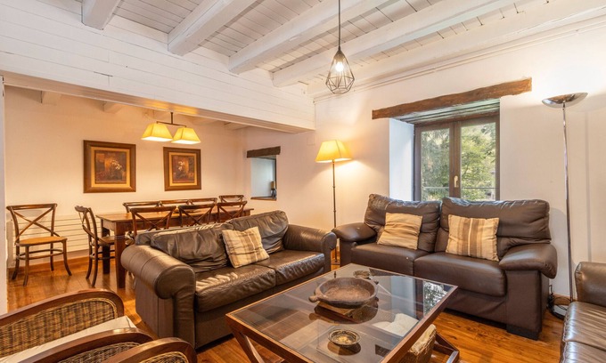 Arties Ski Chalet | Chalet 'Casa Aranesa En Centro De Arties' with Mountain View, Private Garden and Wi-Fi