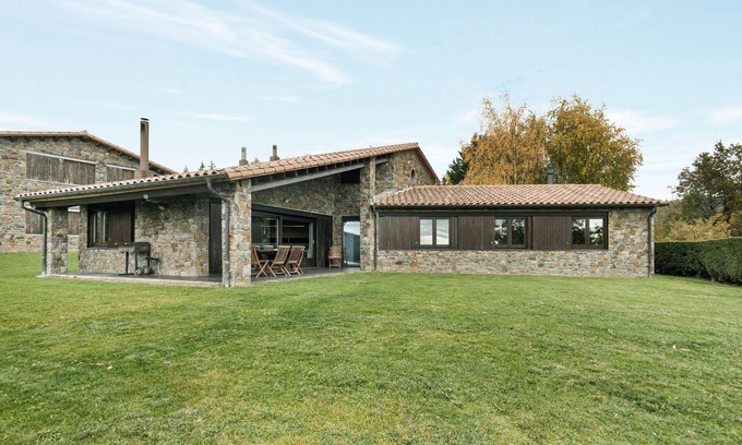 Campelles Ski Chalet | Chalet 'Casa Campelles 1' with Mountain View, Private Terrace and Wi-Fi