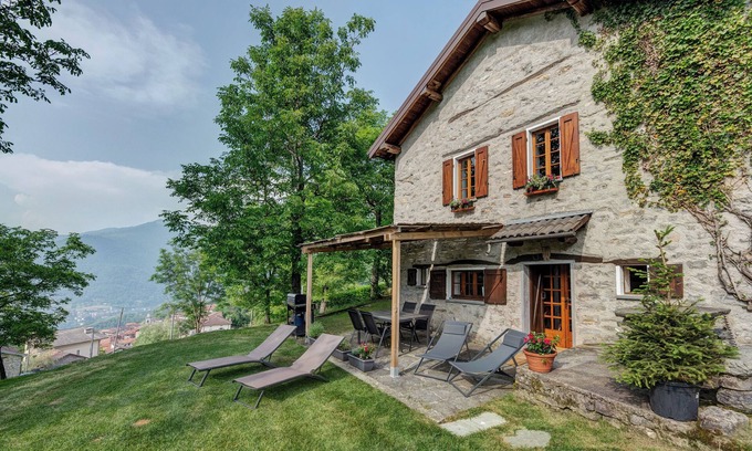 Schignano Ski Chalet | Chalet 'Casa di Nini' with Private Terrace, Private Garden and Wi-Fi