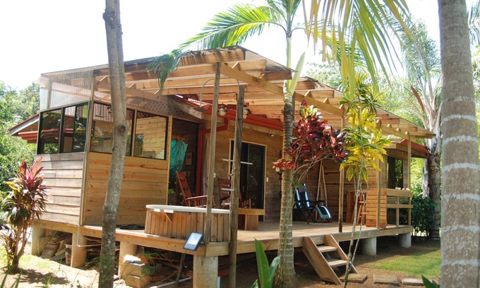 Uvita Ski Chalet | Chalet Casa Mediterranea with botanical garden near the beach and the forest