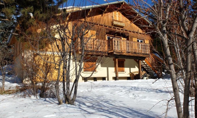 Saint-Chaffrey Ski Chalet | Chalet chaleureux à Saint-Chaffrey avec vue montagne et cheminée