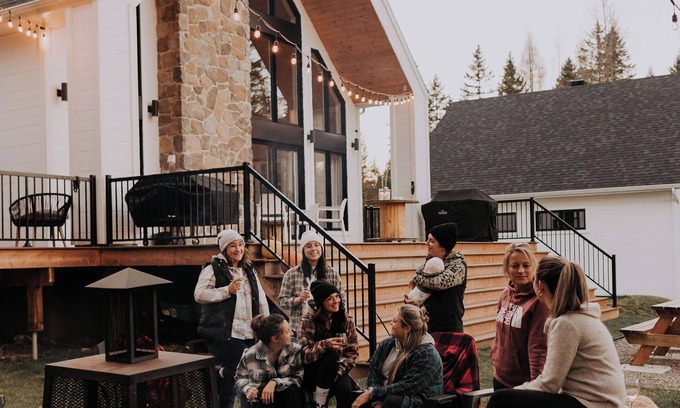 Chertsey Ski Chalet | Chalet Chardonnay - Spa | Wood fire places | Yellow Lake