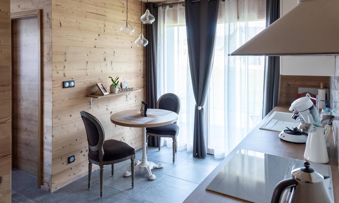 Les Fourgs Apartment | CHALET CHIC .