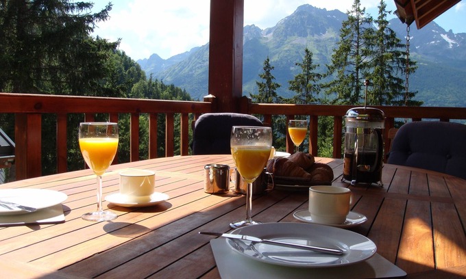 Oz Ski Chalet | Chalet Clementine offers skiing luxury in Oz en Oisans part of Alpe d'Huez area.