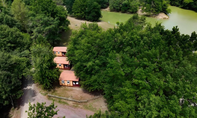 Bretagne-d'Armagnac RV Rental | Chalet 'Club 5 Personnes 89' with Private Terrace, Private Garden and Wi-Fi