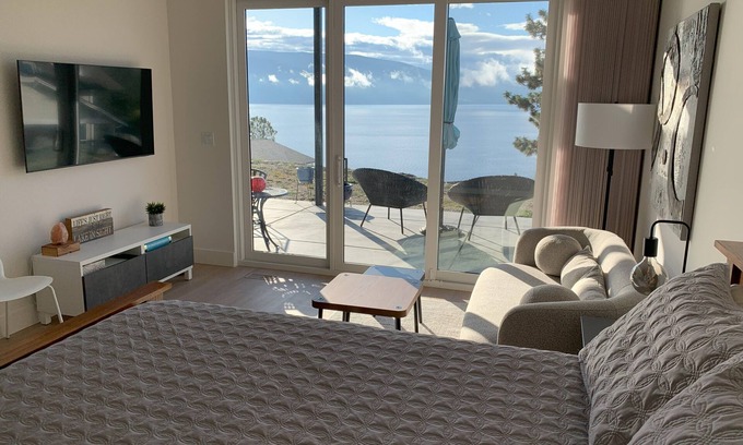 Central Okanagan Apartment | Chalet Coolanagatta.nnCozy studio with WiFi in awesome Killiney Beach, Vernon.