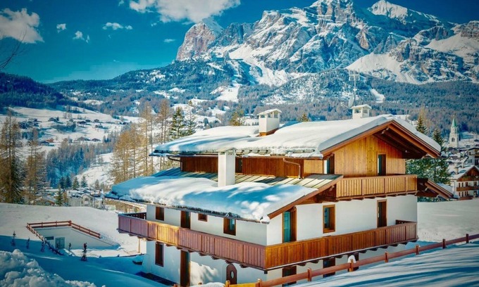 Cortina d'Ampezzo Ski Chalet | CHALET CORTINA 2 - Six Bedroom Chalet, Sleeps 12